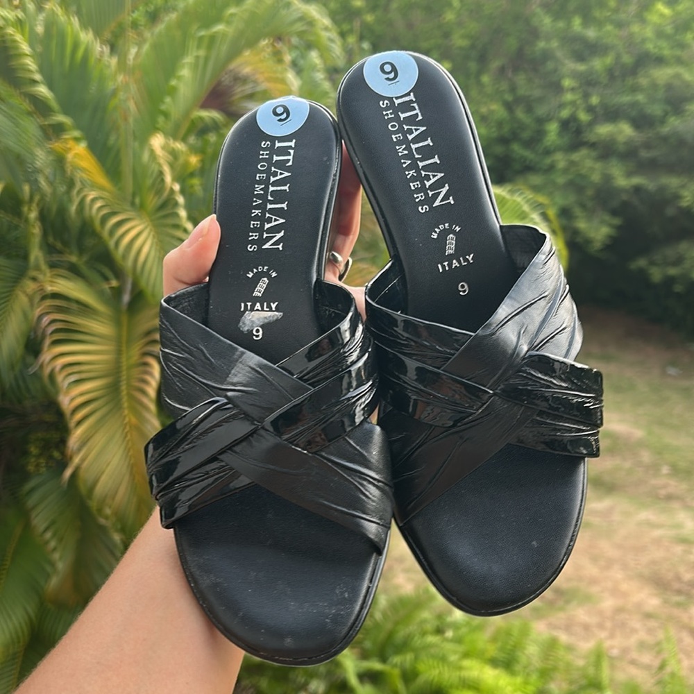 Italian Shoemakers Black Summer Slip On Sandals with X-Strap Design Size 9
